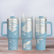 Tumbler mit Gravur - Motiv Lokomotive - hellblau